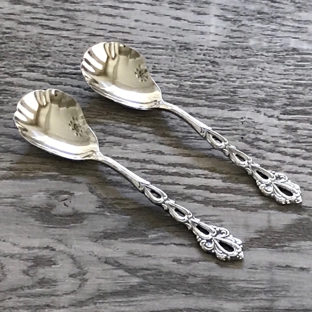 Oneida Community Chandelier Shell Sugar Spoons Set of 2